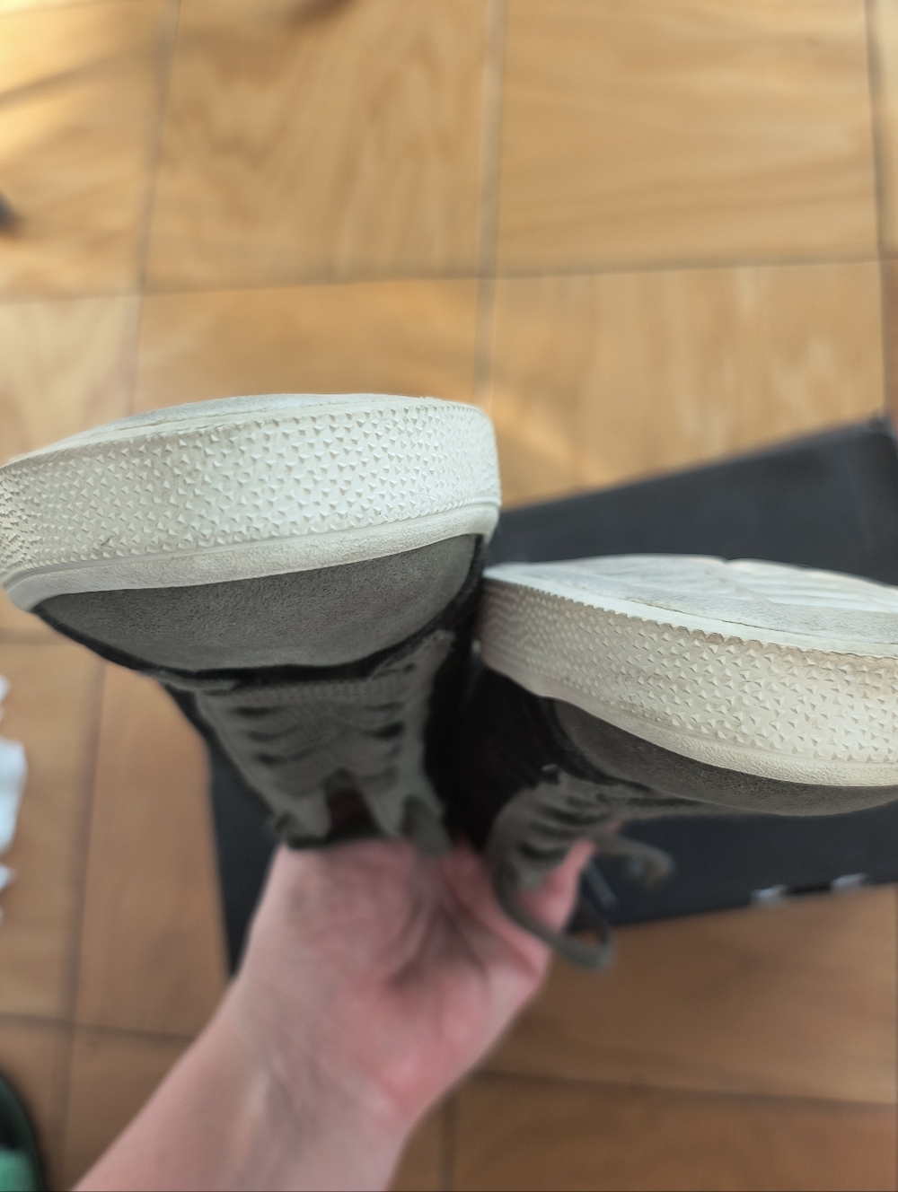 Onitsuka Tyger Milliary Green Sneakers Rare Holliday Quilted Sz Women 10 /M 8.5 - Picture 6 of 7